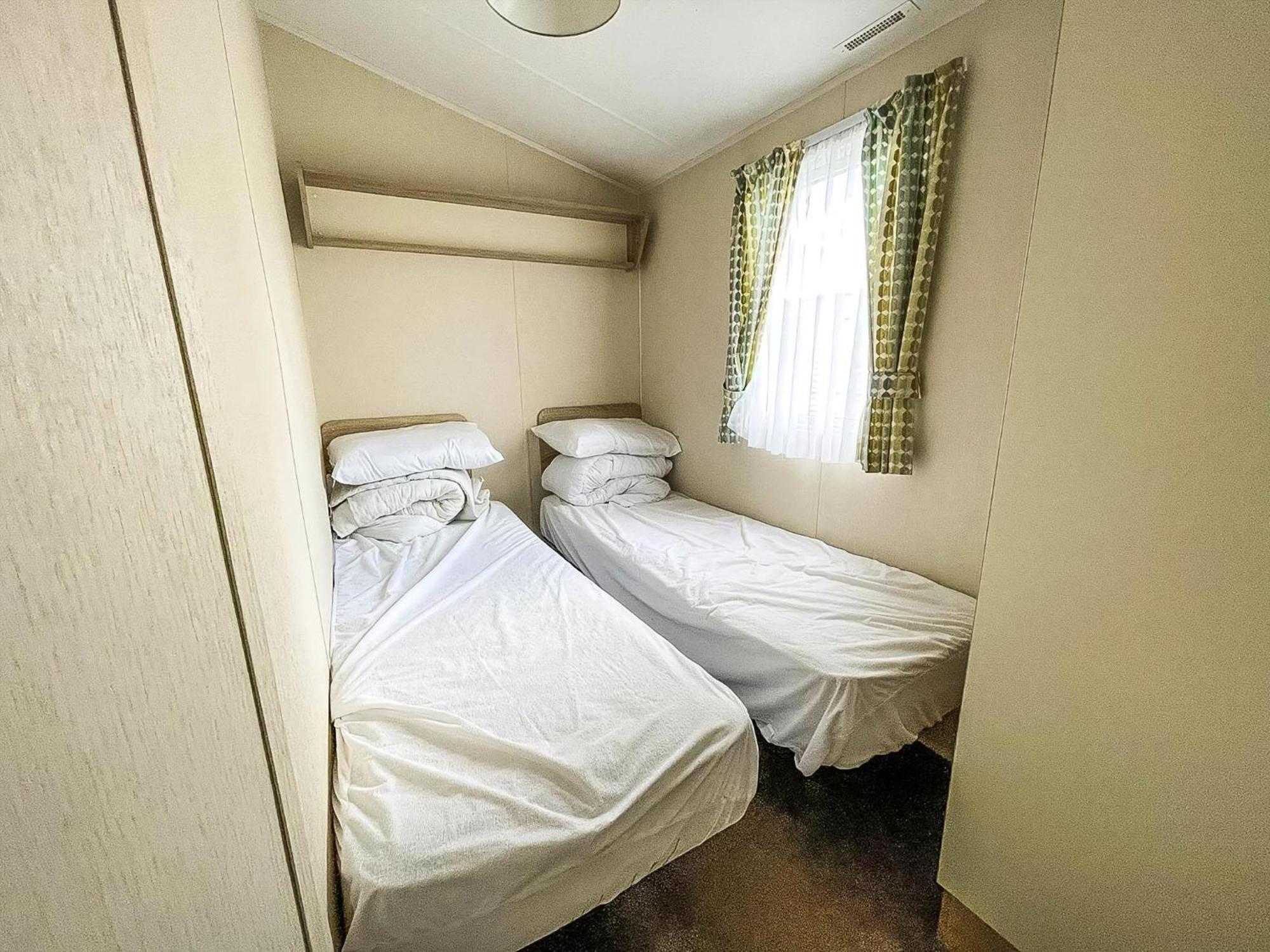 Great 6 Berth Caravan Nearby The Beach In Walton-On-The-Naze Ref 17181X Zewnętrze zdjęcie