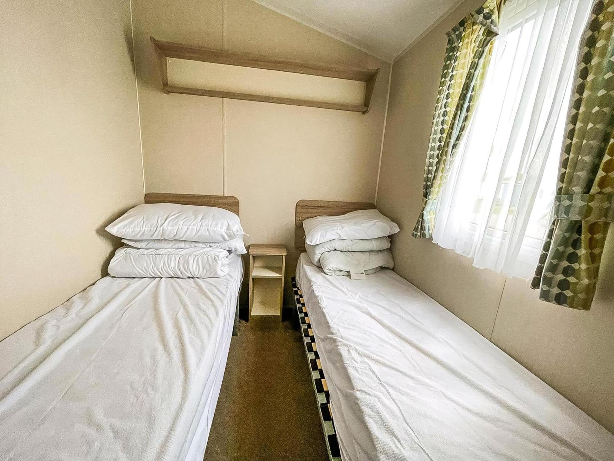 Great 6 Berth Caravan Nearby The Beach In Walton-On-The-Naze Ref 17181X Zewnętrze zdjęcie