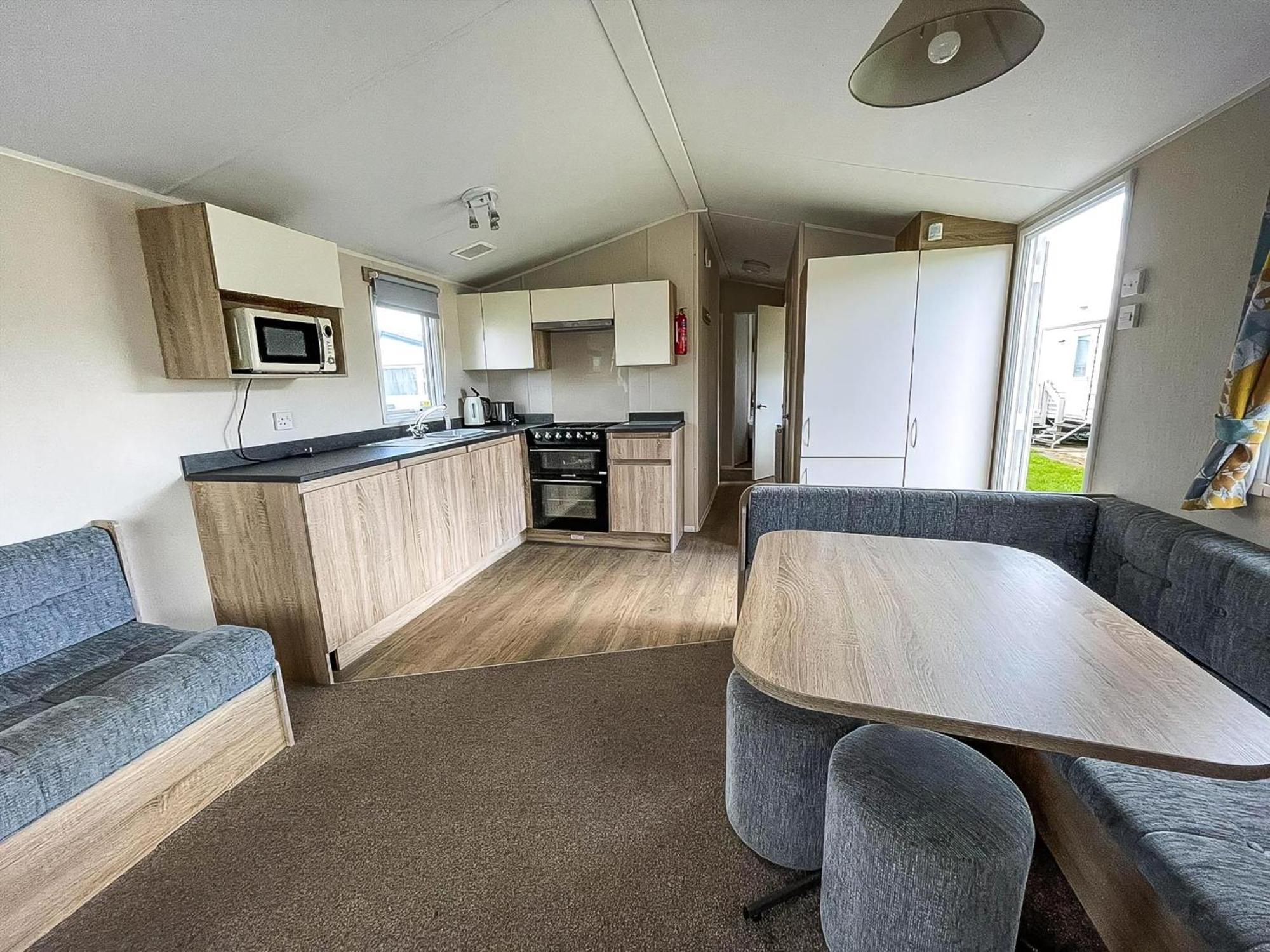 Great 6 Berth Caravan Nearby The Beach In Walton-On-The-Naze Ref 17181X Zewnętrze zdjęcie