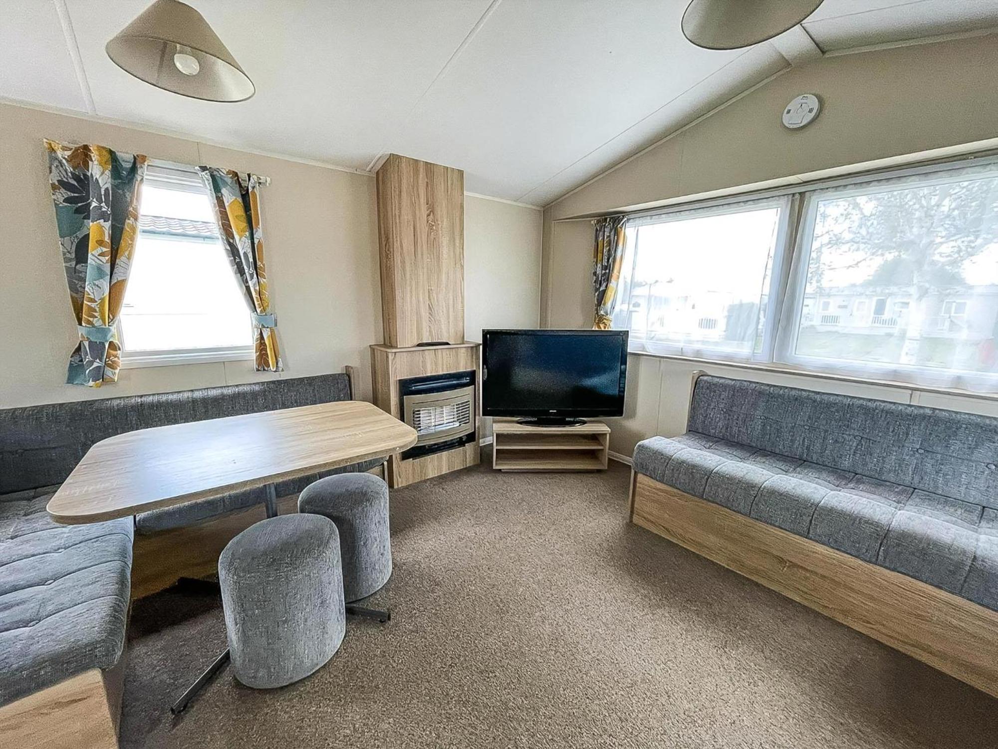 Great 6 Berth Caravan Nearby The Beach In Walton-On-The-Naze Ref 17181X Zewnętrze zdjęcie